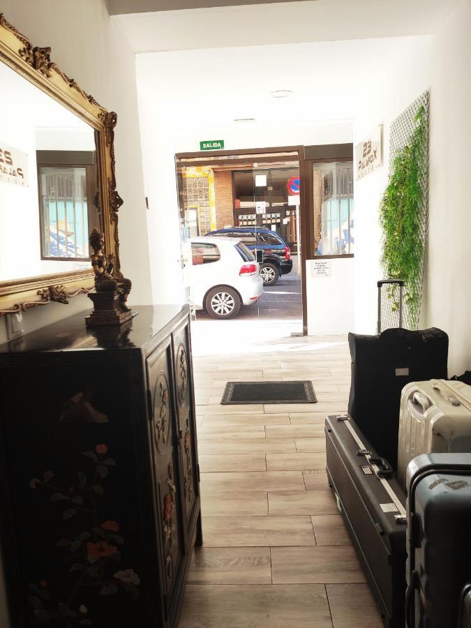 Palafox 23 Hostel มาดริด ภายนอก รูปภาพ