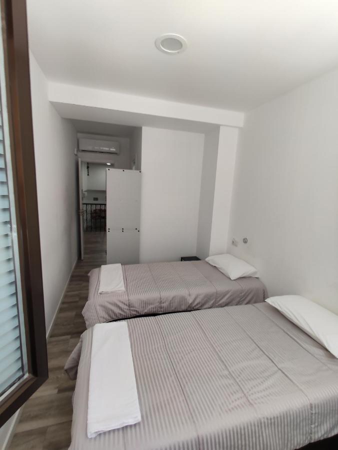 Palafox 23 Hostel มาดริด ภายนอก รูปภาพ